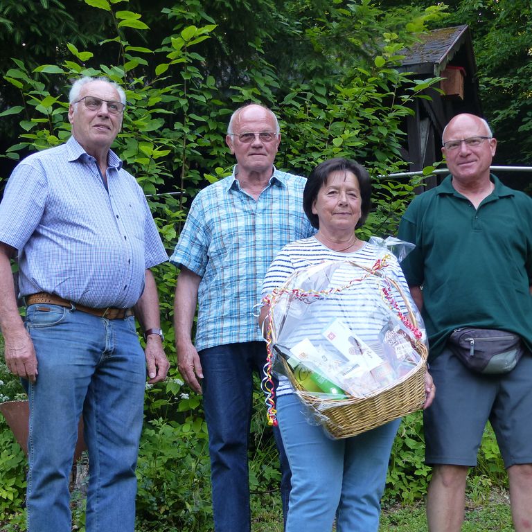 Von links nach rechts: Rainer Mensinger, Manfred Strauß, Gisela Strauß und der 1. Vorsitzende Helmut Müller